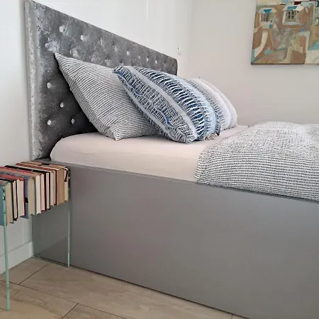 Slovenian Art Story Апартаменты *