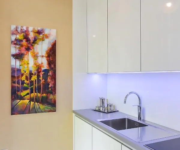 Slovenian Art Story Apartamento