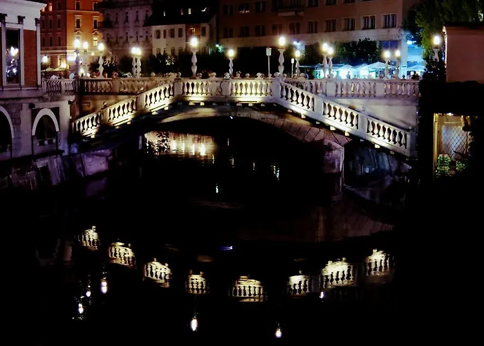 Slovenian Art Story Apartamento